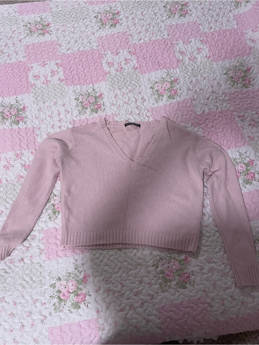 Brandy Melville Dusty Pink V-Neck Cropped Knit Sweater